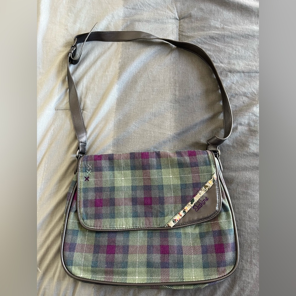 Dakine purse